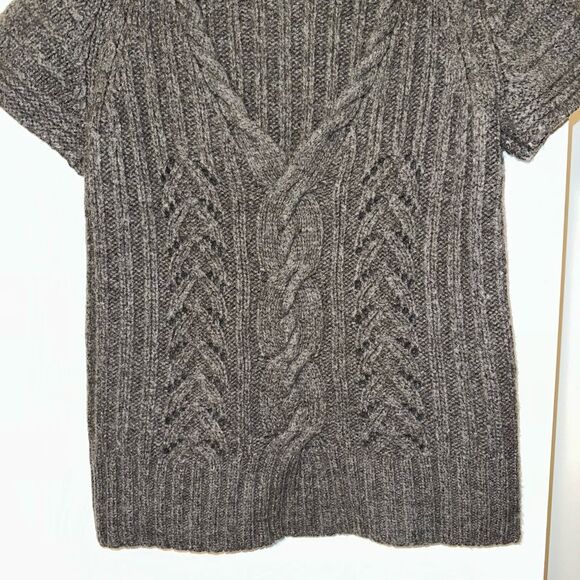 Banana Republic Large Cable Knit Wool Alpaca Short Sleeve V Neck Sweater NWOT - Picture 2 of 10